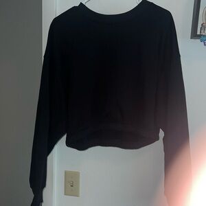 Alo cropped pullover in good used condition